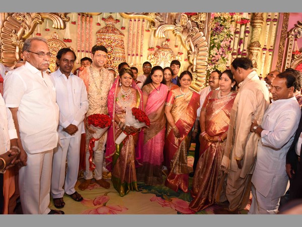 మనవడి పెళ్లికి జగన్: రోశయ్య-కేసీఆర్ ముచ్చట్లు (పిక్చర్స్)