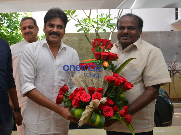 పవన్‌ కళ్యాణ్‌తో కర్ణాటక మాజీ సీఎం హెచ్‌డి కుమారస్వామి