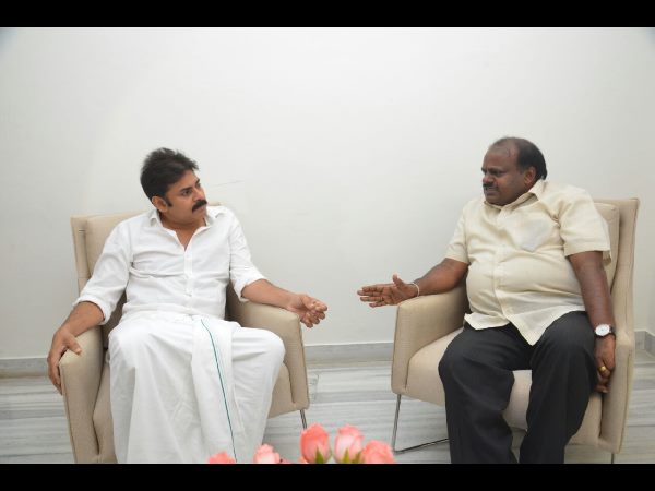  పవన్ కళ్యాణ్‌తో..