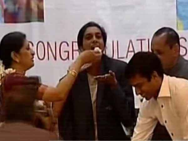 గవర్నర్‌ను కలిసిన పీవీ సింధు, కోచ్ గోపీచంద్