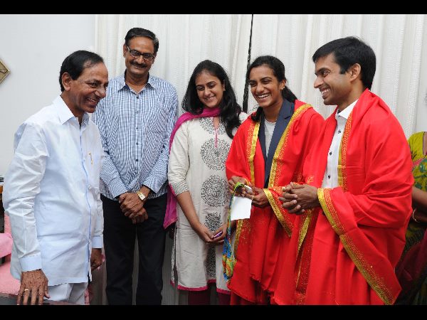 ఆనందం విరిసింది ఆనందం విరిసింది