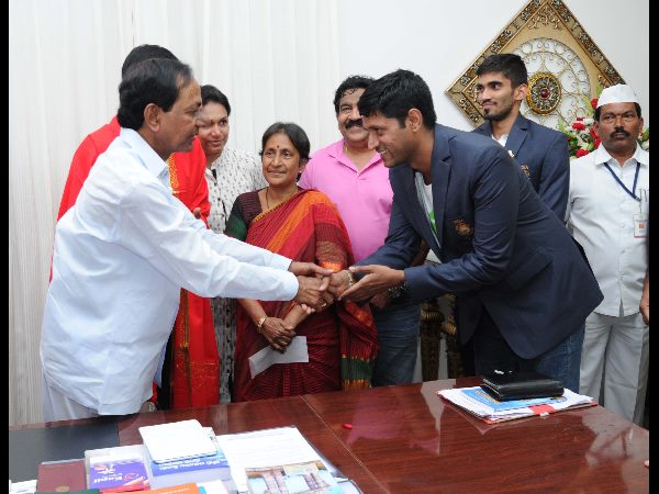 క్రీడాకారులకు అభినందన క్రీడాకారులకు అభినందన