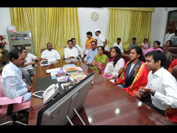 కెసిఆర్తో.. కెసిఆర్తో..