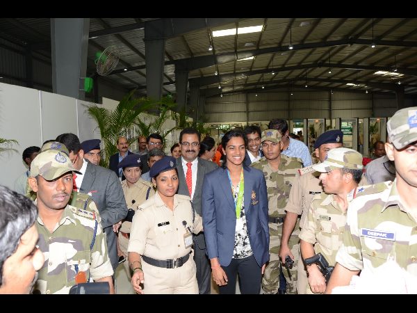  ఆనందం ఎంతో