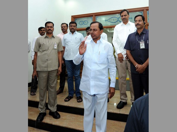 గ్రామస్తులతో కెసిఆర్