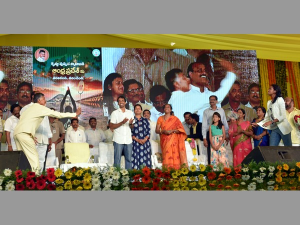 సింధుకు భారీ బాబు ఆఫర్, గోపీకి భూమి సింధుకు భారీ బాబు ఆఫర్, గోపీకి భూమి