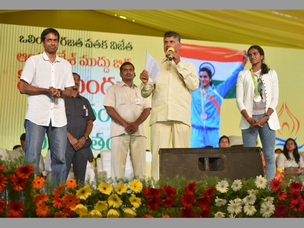 సింధుకు భారీ బాబు ఆఫర్, గోపీకి భూమి సింధుకు భారీ బాబు ఆఫర్, గోపీకి భూమి