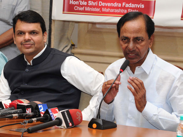 మీతో తగాదాల్లేవు, ఏపీతో ఇంకా వివాదాలే: కేసీఆర్