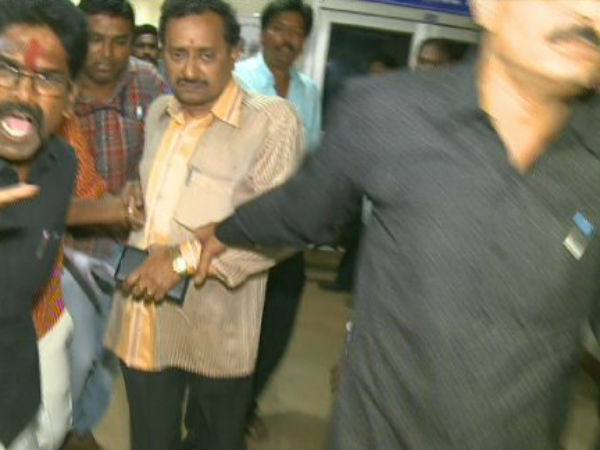 సచివాలయంలో ఉద్రిక్తత