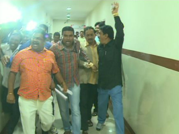 సచివాలయంలో ఉద్రిక్తత