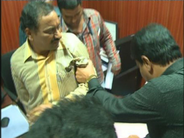  సచివాలయంలో ఉద్రిక్తత