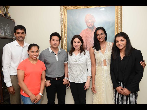 సచిన్-అంజలితో..