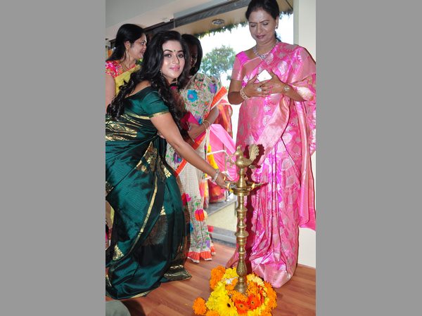 డీకే అరుణ, పూర్ణ