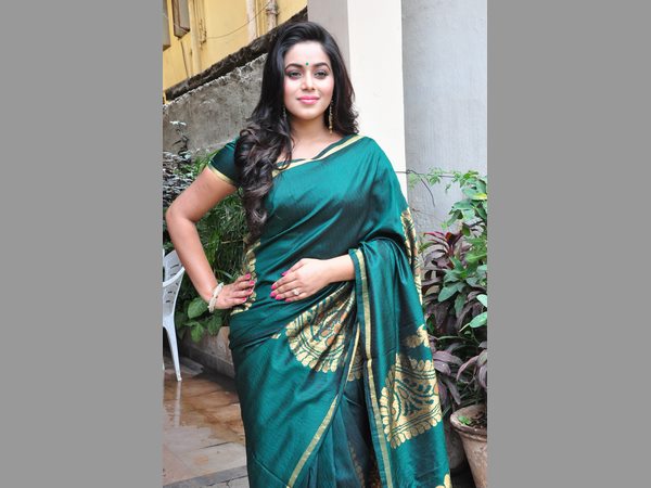 నటి పూర్ణ సందడి