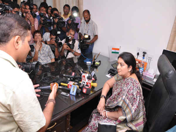 మంత్రి ప్రవర్తనలో మార్పురావాలి