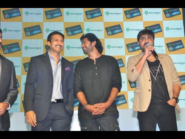 మాట్లాడుతున్న శ్రీకాంత్ మాట్లాడుతున్న శ్రీకాంత్