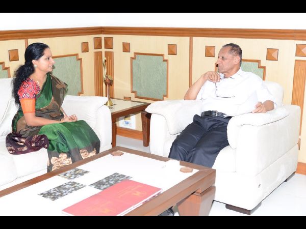 గవర్నర్‌తో ఎంపీ కవిత