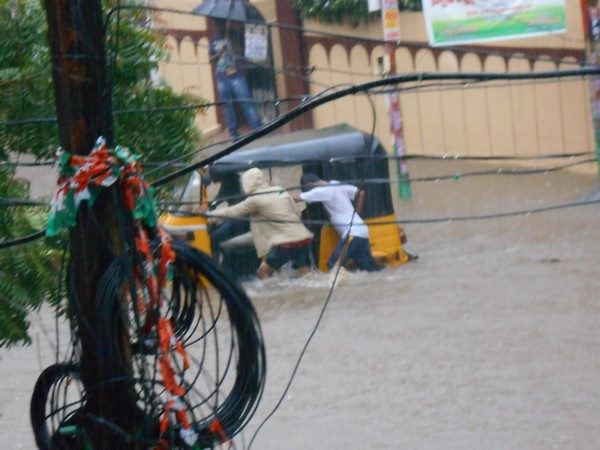  రామాంతపూర్‌లో గోడ కూలి ఇద్దరు చిన్నారులతో సహా నలుగురు మృతి