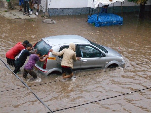  ప్రమాదకర స్థాయికి హుస్సేన్ సాగర్ నీటిమట్టం