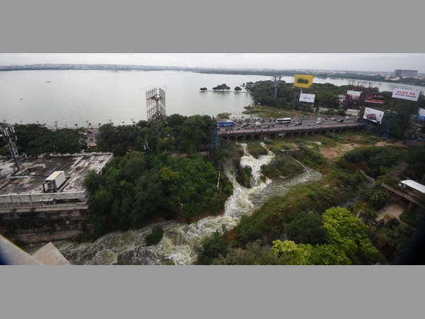 తడిసిముద్దైన నగరం