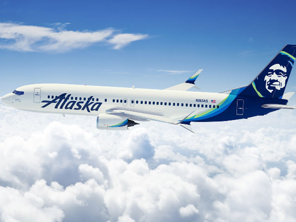 Alaska Airlines passenger tried to open airplane door in flight Alaska Airlines passenger tried to open airplane door in flight