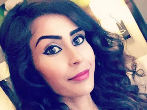 British woman held after being seen reading book about Syria on plane British woman held after being seen reading book about Syria on plane