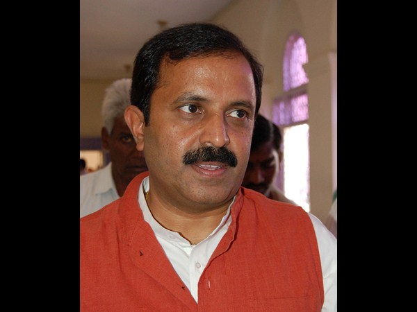 Ex MP Madhuyashki allegations on trs in the issue of gangster nayeem Ex MP Madhuyashki allegations on trs in the issue of gangster nayeem