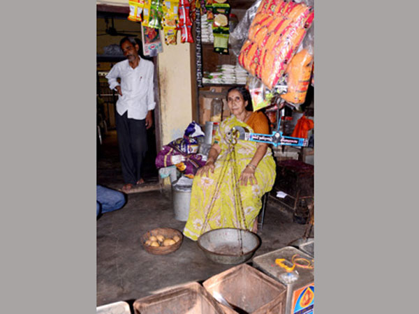 Modi's wife Joshoda Ben normal life Modi's wife Joshoda Ben normal life