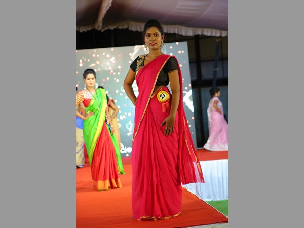 చీరలోనే..