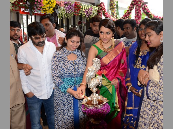 సకుంటుంబ వస్త్ర ప్రపంచంగా ఆర్ఎస్ బ్రదర్స్