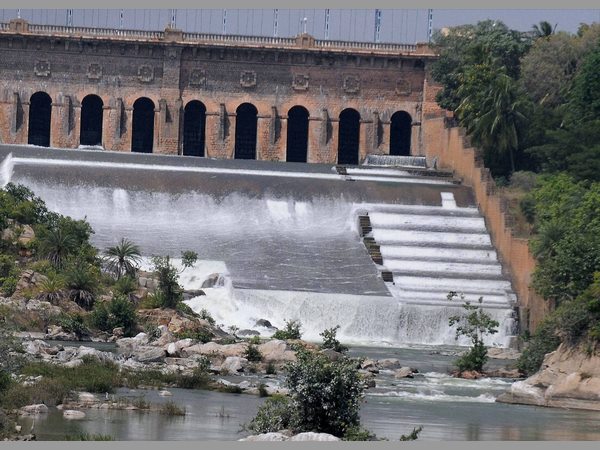 వాజపేయి అధ్యక్షతన సమావేశం