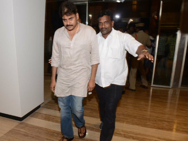 హోదాపై కాకినాడ సభలో ఏం మాట్లాడుతారు?