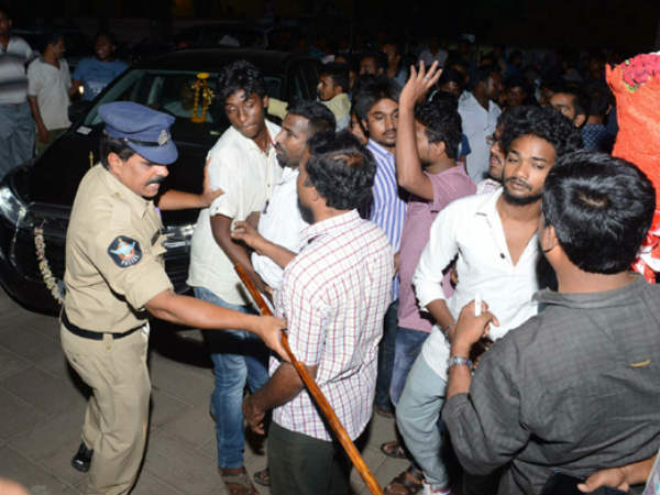 జేఎన్‌టీయూ గ్రౌండ్స్‌లో బహిరంగ సభ