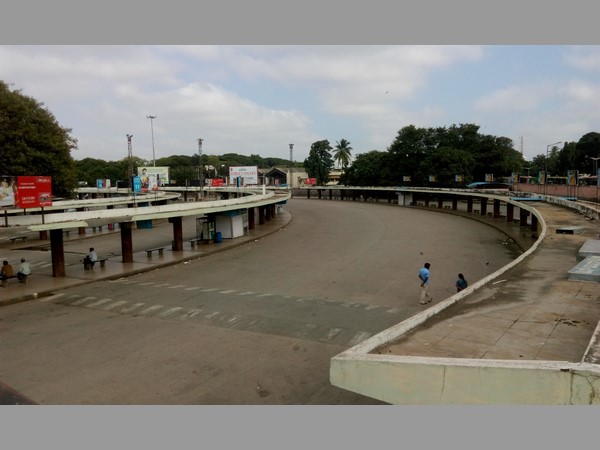 తమిళనాడు వాహనాలపై రాళ్ల దాడి