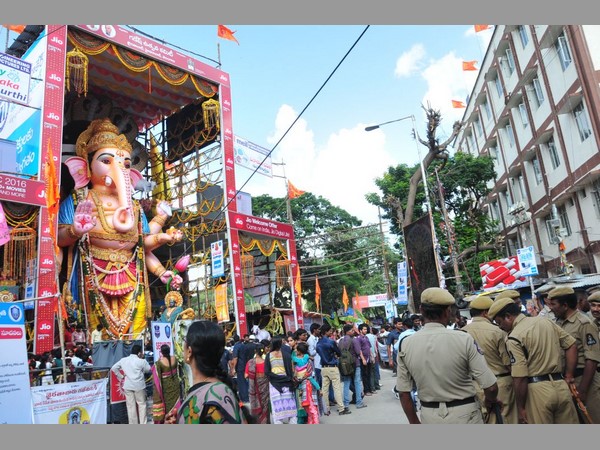 భద్రతా ఏర్పాట్లలో పోలీసులు