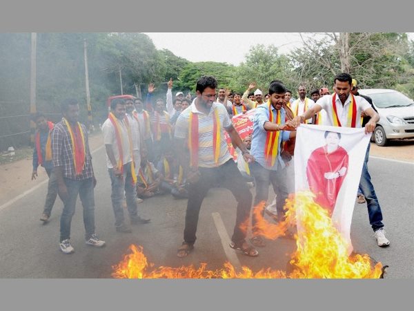 పోలీసుల వలయంలో కేఆర్ఎస్