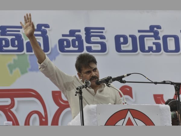 అభిమానులు సైతం ప్రశ్నిస్తున్నారు