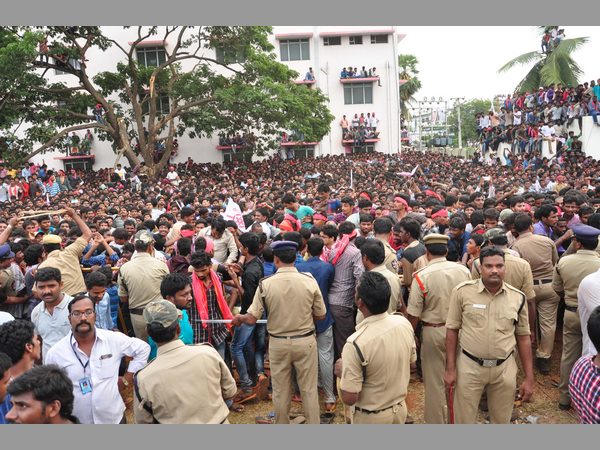 ఎవరైనా చనిపోతే త‌న‌కు ఎంతో బాధ క‌లుగుతుంది