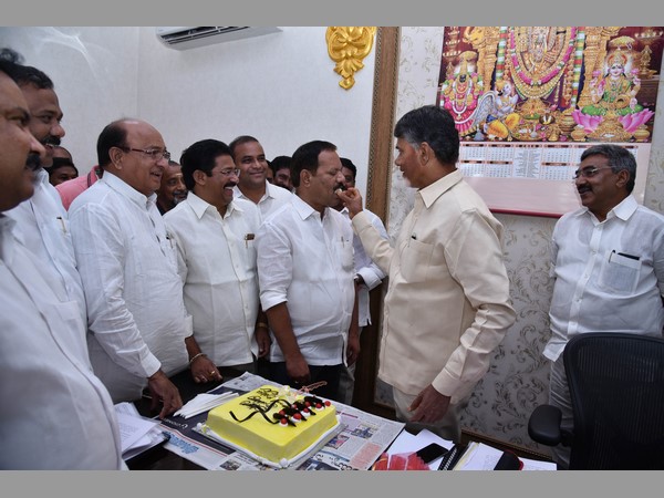 ఆనంద్ బాబు పుట్టినరోజు వేడుక