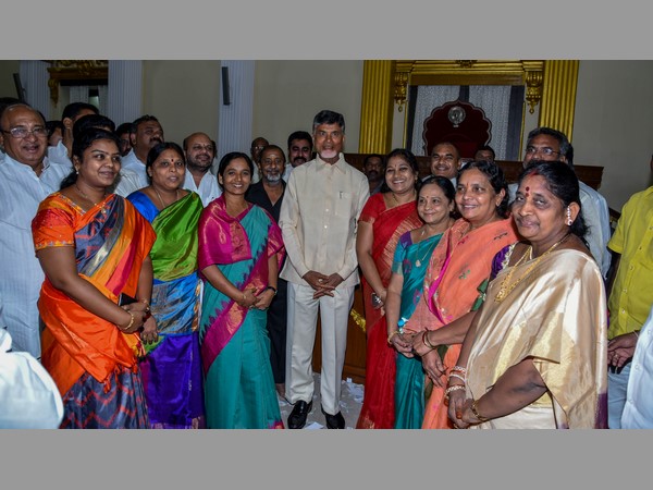 మంత్రులు, సభ్యులతో బాబు