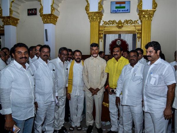 సభలో బాబుతో ఫొటోలు