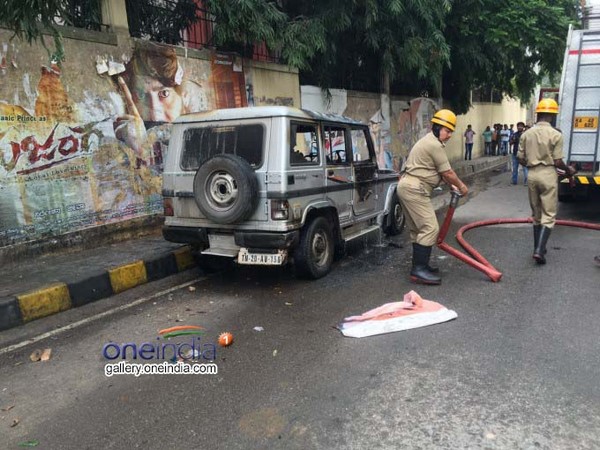 ఇండ్లకే పరిమితం అయిన తమిళ ప్రజలు