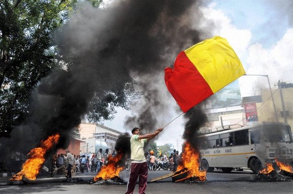 నిఘా నిడాలో 16 పోలీస్ స్టేషన్లు