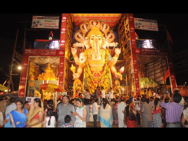 విద్యుత్ కాంతులతో.. విద్యుత్ కాంతులతో..