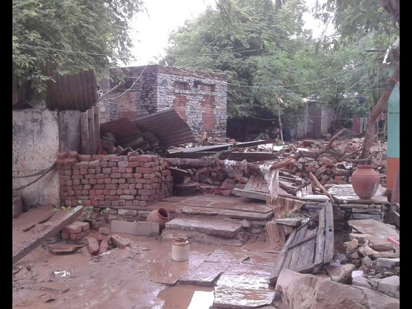 కూలిన ఇళ్లు