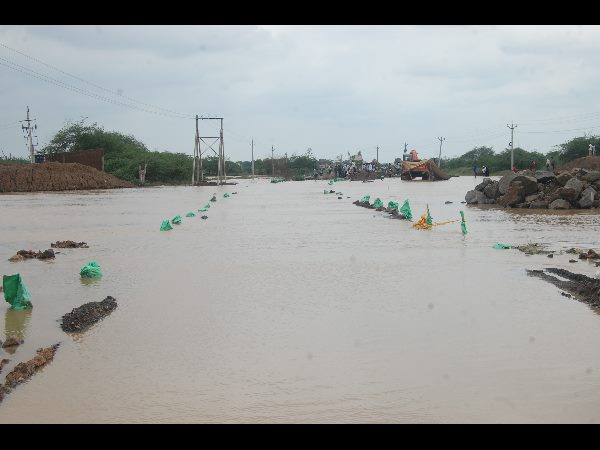 నీటమునిగిన రోడ్లు