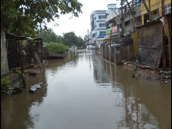  వీధులన్నీ జలమయం