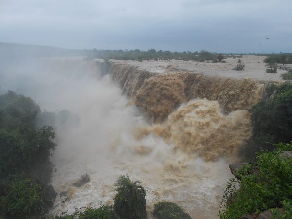 పోటెత్తాయి