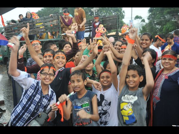  అధికారుల పర్యవేక్షణ