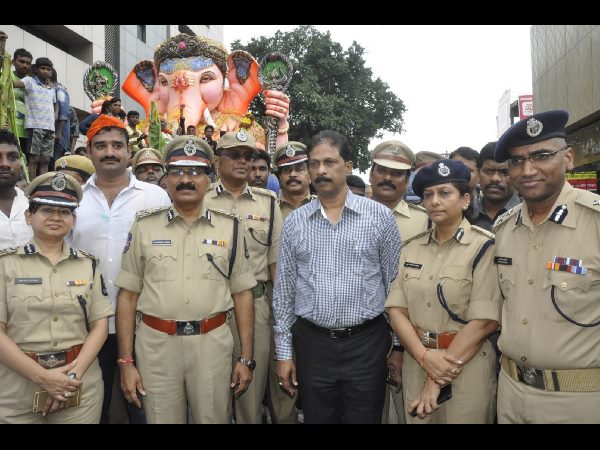  పదుల సంఖ్యలో తప్పిపోయిన చిన్నారులు 